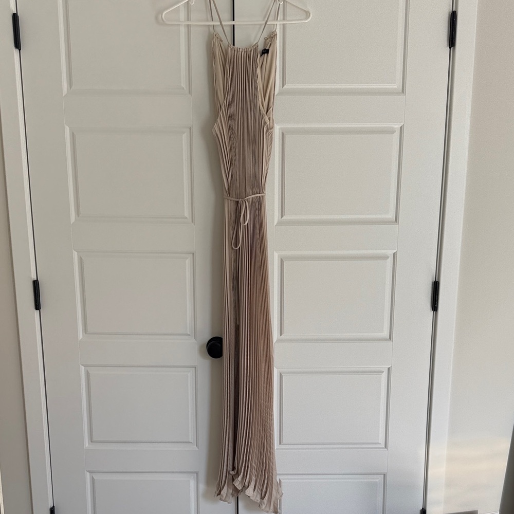 Banana Republic Elegant Beige Pleated Dress